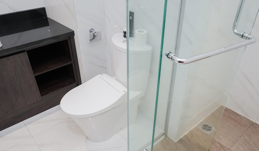 Bathroom 4, Comfort 1Br At 15Th Floor Branz Bsd City Apartment, Tangerang Selatan