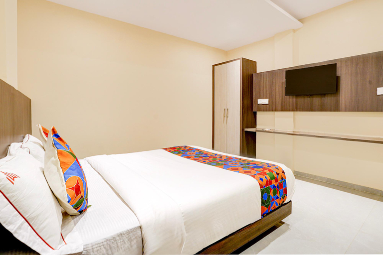 Bedroom 5, Hotel Casa Royal Residency, Mumbai Suburban