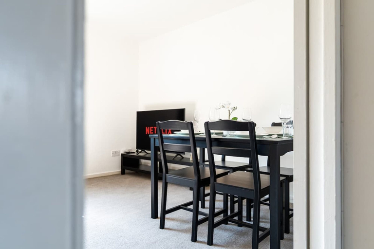 Room 4, 2 Bedroom Flat - Free Parking, West Dunbartonshire