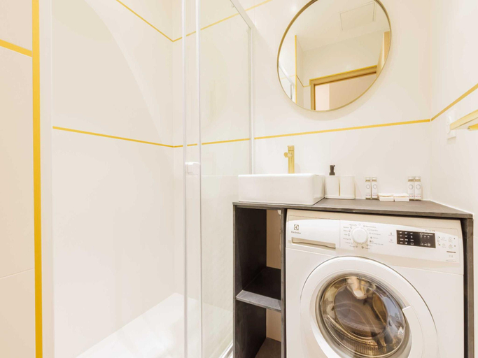 Bathroom 3, Charming Apartment - 1BR/3P - Montmartre, Paris