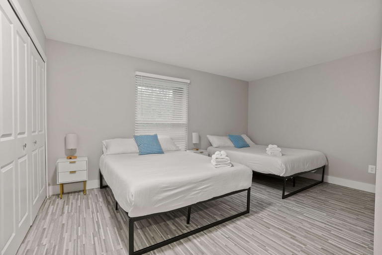 Room 3, 2BR 1BA Apartment With Great Amenities