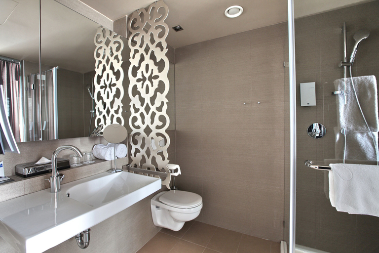 Bathroom 3, Zijin Hotel, Belgrade