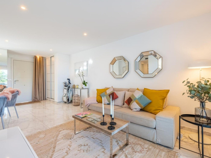 Others 4, Azahara1 Beautiful Apartment Frontline Golf, Málaga