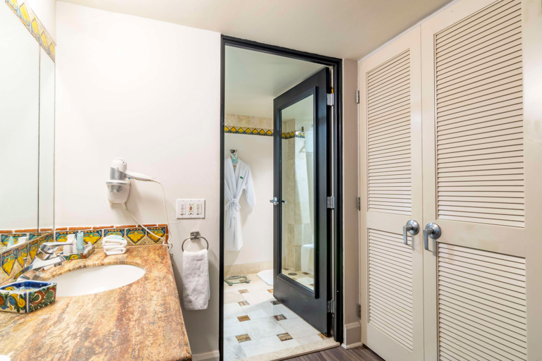 Bathroom 5, Hotel Lucerna Culiacan, Culiacán