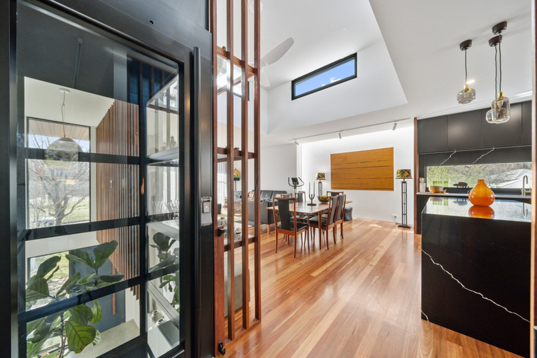 Interior 2, Luxurious 2-bed: Pool, Lift, Dining, Canberra