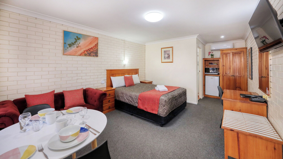 Bedroom 2, Top Of The Town Motel, Inverell - Pt B
