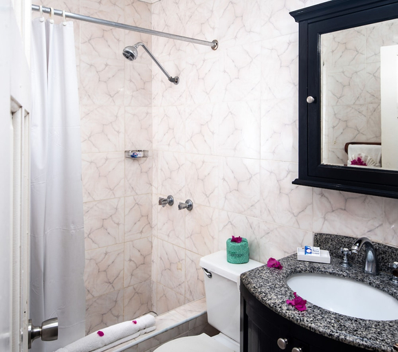 Bathroom 5, Legends Beach Resort