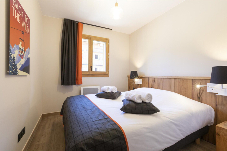 Room 2, Apartment in Samoens With Spa and Pool, Haute-Savoie