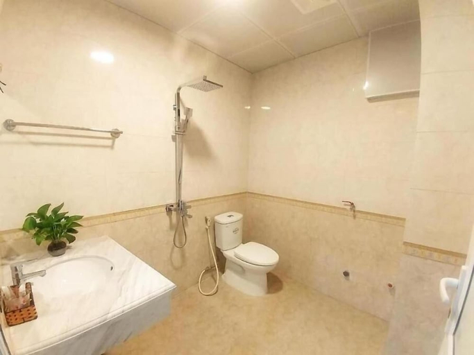Bathroom, K17 Hotel - by Bay Luxury, Long Biên