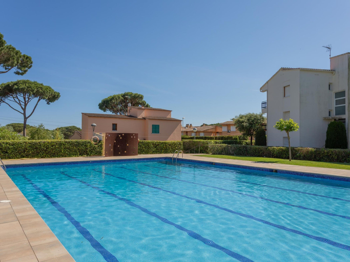 Room 5, Apartament amb Piscina i Parquing Baixos amb Jard, Girona