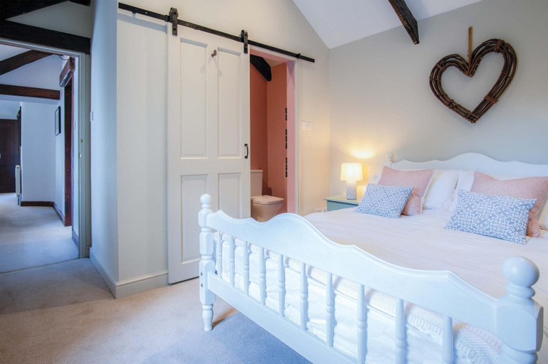 Others 4, Tregoyr - 3 Bedroom Holiday Home - St Florence, Pembrokeshire