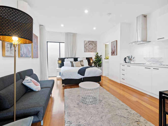 5, Stunning Studio Apartment Near Public Transport, Melbourne