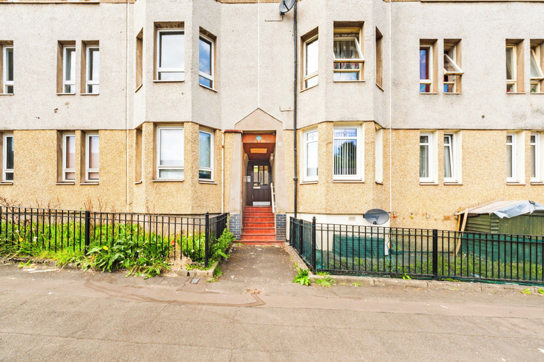 Exterior & Views 2, Warm Cosy Family Home With Free Parking, Glasgow