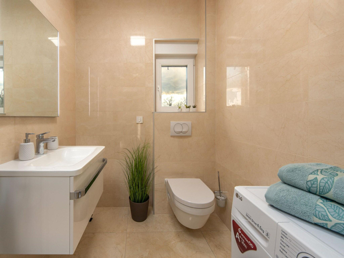 Bathroom 4, Villa Shaula 1, Bilice
