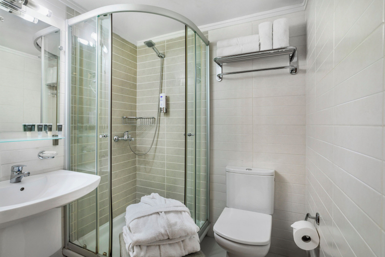 Bathroom 4, Pefka Hotel, Central Macedonia
