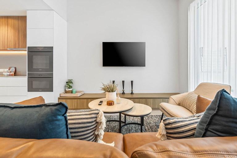 Living room 2, Waterfront 2-bed Oasis - Pool, Steam, Jacuzzi, Gym, Caloundra - Kawana