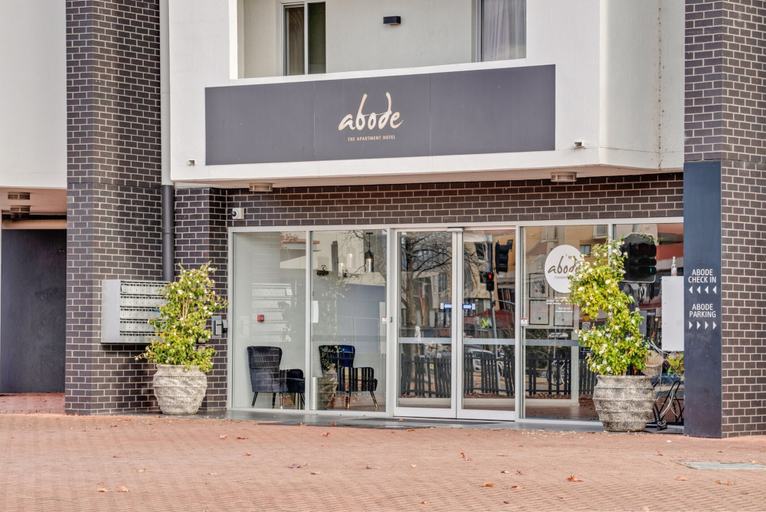 Exterior 2, Spacious 2-bed Conveniently by Lake Tuggeranong, Canberra