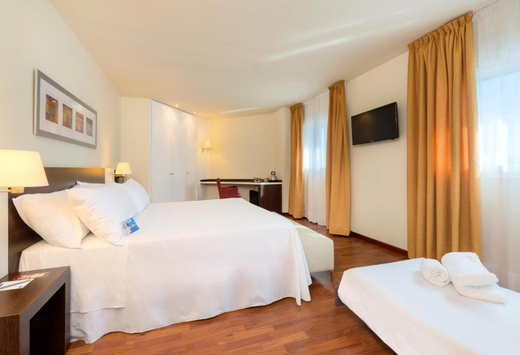 Bedroom 3, Port Feria Valencia, Valencia