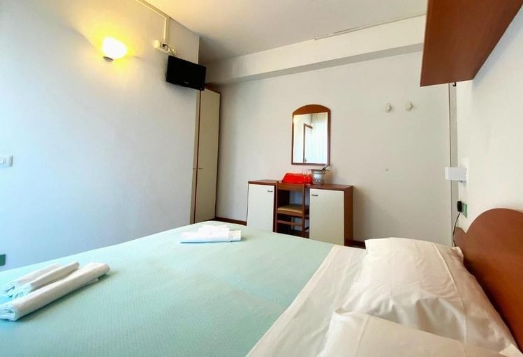 Bedroom 3, Hotel Exclusive, Rimini