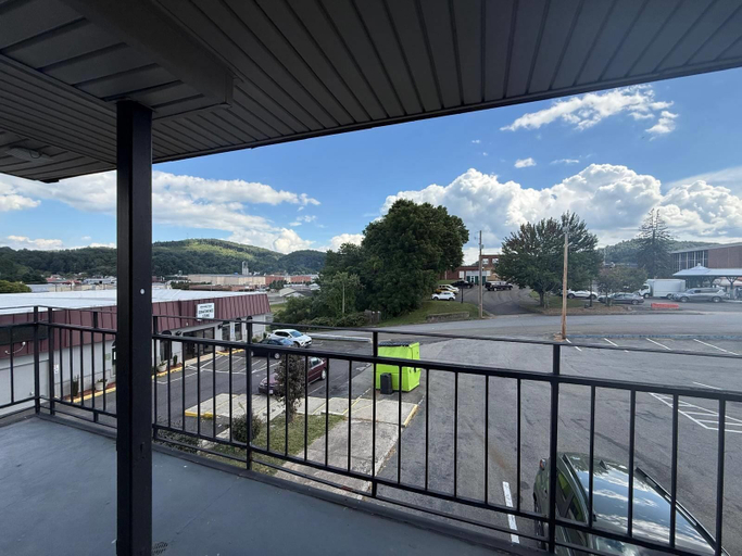 Others 4, Econo Lodge Galax, Galax