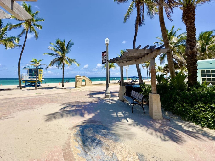 Room 4, Southwinds 10 for 2 Steps to Beach Boardwalk, Broward
