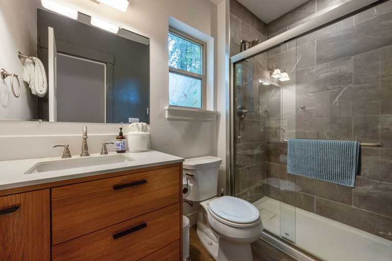 Bathroom, Evergreen Retreat B 30 Night Minimum 1 Bedroom Apts, Klickitat