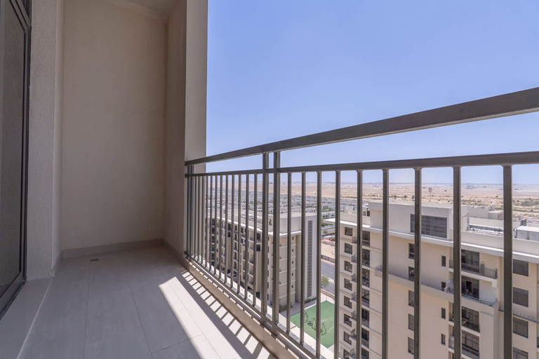 Room 5, Stunning 1 BR With Pool View in Rawda Apartments, Dubai