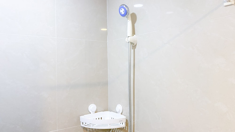 Bathroom 2, Comfortable Studio At Harco Mangga Besar Apartment, Central Jakarta