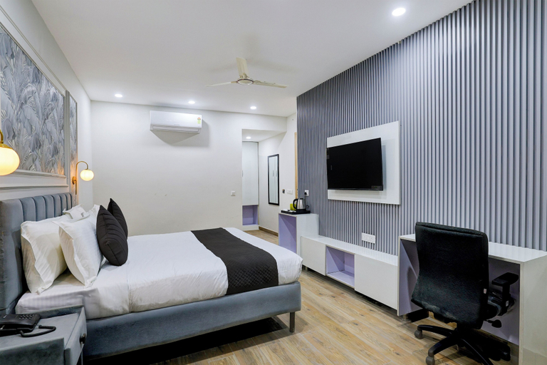 Room 5, Raasha Premier, Sector 19, Noida, Gautam Buddha Nagar