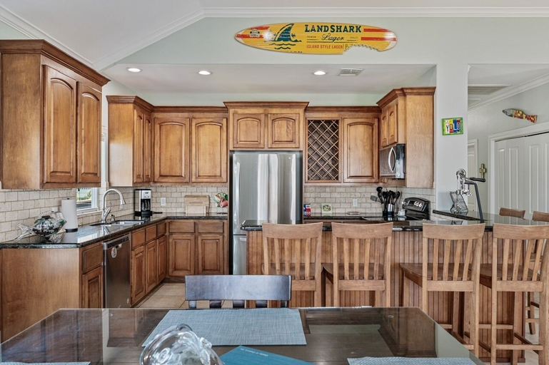Private kitchen 2, Outlaw's Inn 3 Bedroom Home, Galveston