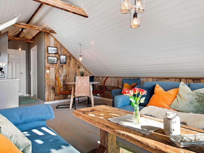 Others 5, 5 Star Holiday Home in Bud, Fræna