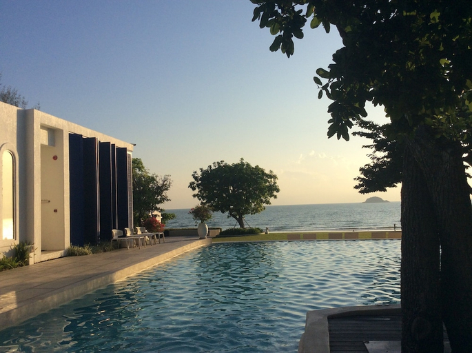 Sport & Beauty 4, The Che Pool Access Beachfront Condo by Away, Hua Hin