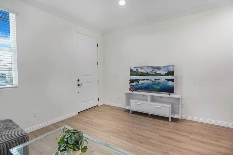 Room 3, Newly Built Pasadena Retreat Parking Great Location, Los Angeles