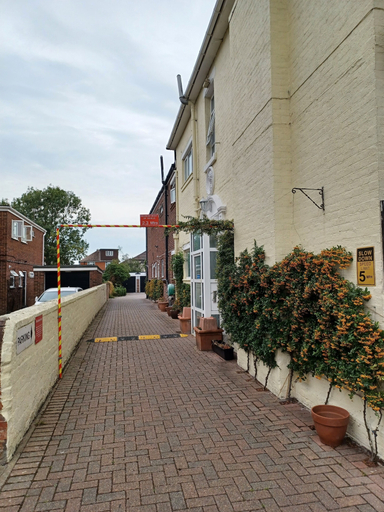 Exterior & Views 2, Hunters Lodge, Southampton