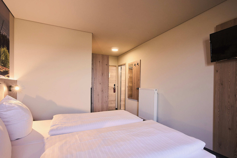 Bedroom 2, Hotel-Restaurant Berghof, Fulda