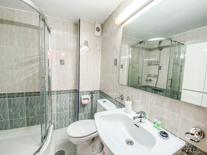 Bathroom 2, Apartment in Costa del Sol with Sea Views, Málaga