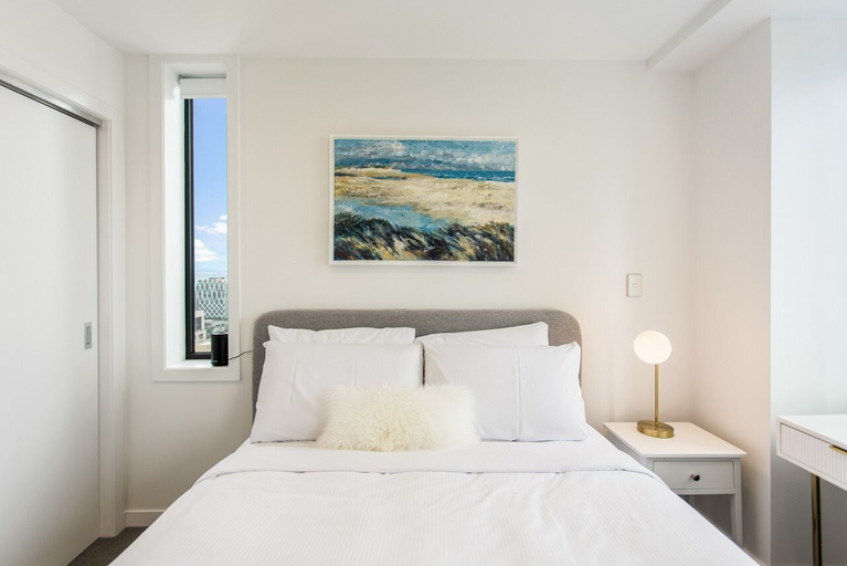 Room 3, Modern 2BR in CBD - Zodiak Stays, Waitakere