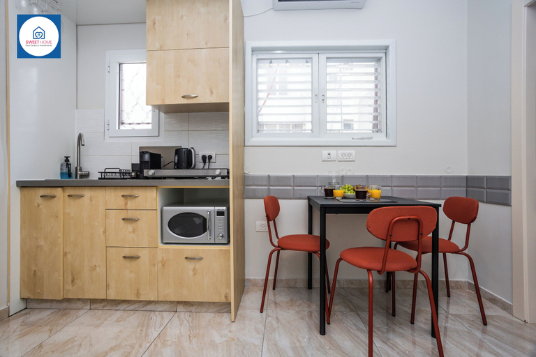 Private kitchen 2, Quiet Oasis in the Center