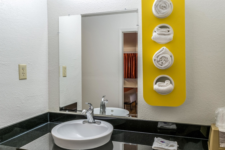 Bathroom 3, Motel6 Florence, KY - Cincinnati Airport, Boone