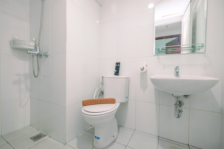 Bathroom 5, Tamansari Mahogany Apartment, Karawang