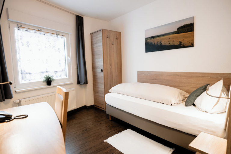 Bedroom 3, Hotel Gasthof Koch, Altenkirchen (Westerwald)
