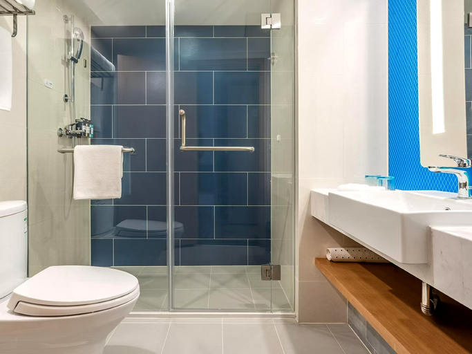 Bathroom 4, Holiday Inn Express QINGDAO DOWNTOWN by IHG, Qingdao