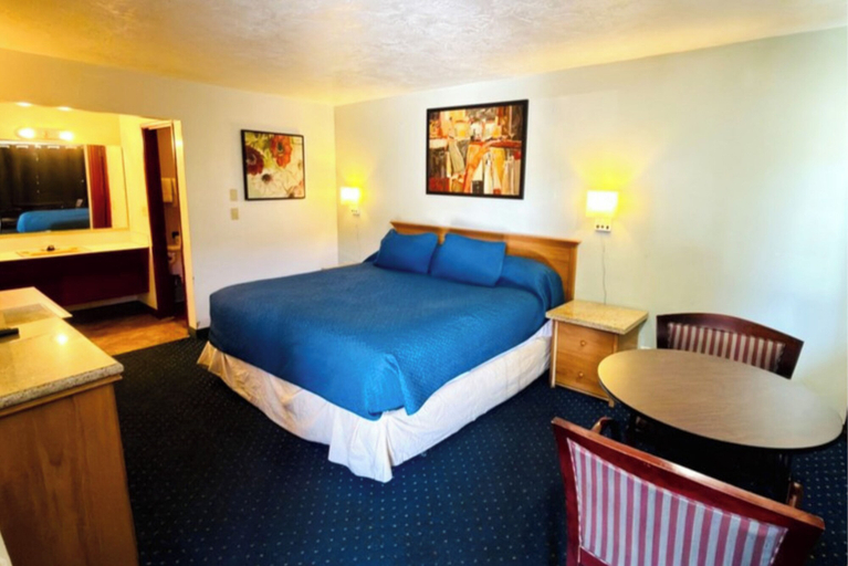 Bedroom 4, Beaverton Budget Inn, Washington