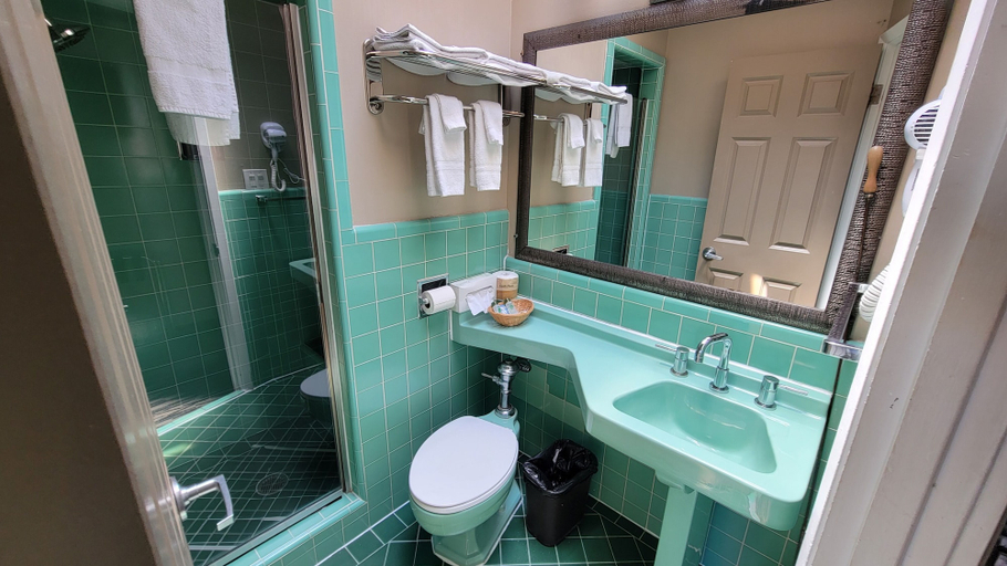Bathroom 4, Motel Capri, San Francisco