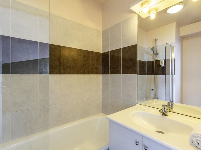 Bathroom 5, Aparthotel Adagio Access Carrières-sous-Poissy, Yvelines