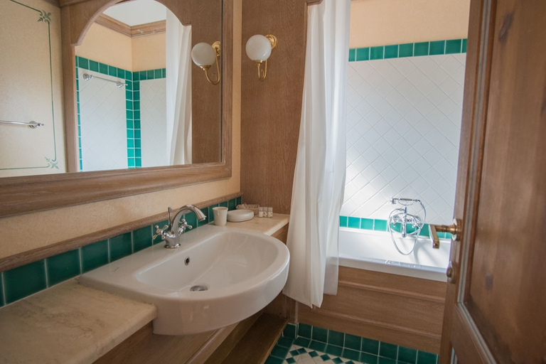 Bathroom 4, Giardino degli oleandri, Olbia-Tempio