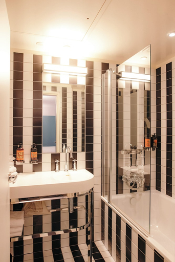 Bathroom 5, Hôtel Eiffel Blomet, Paris