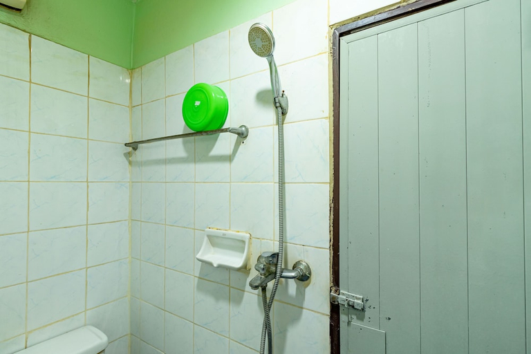 Bathroom 4, Woodlands Inn, Bang Rak