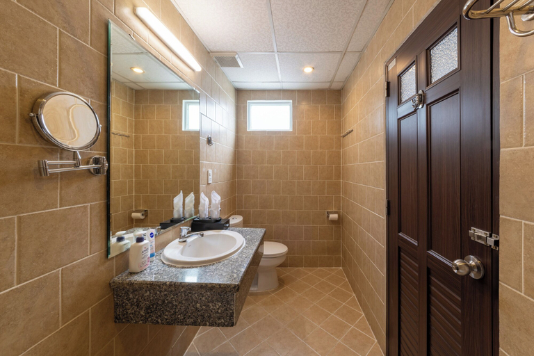 Bathroom 4, A25 Premium Hotel - 29 Bui Thi Xuan, Ho Chi Minh City