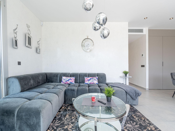 2, Apartment in Roses near the Beach Pool, Girona